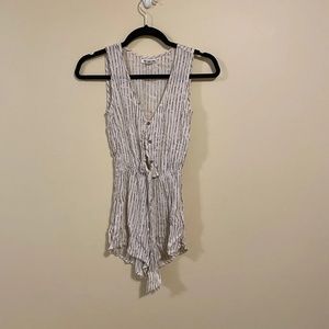 Like new Billabong Romper size xs extra small cream black white black